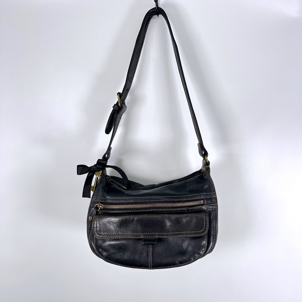 Fossil Black Leather Shoulder Bag Adjustable Strap Brass Hardware Key Charm Y2K